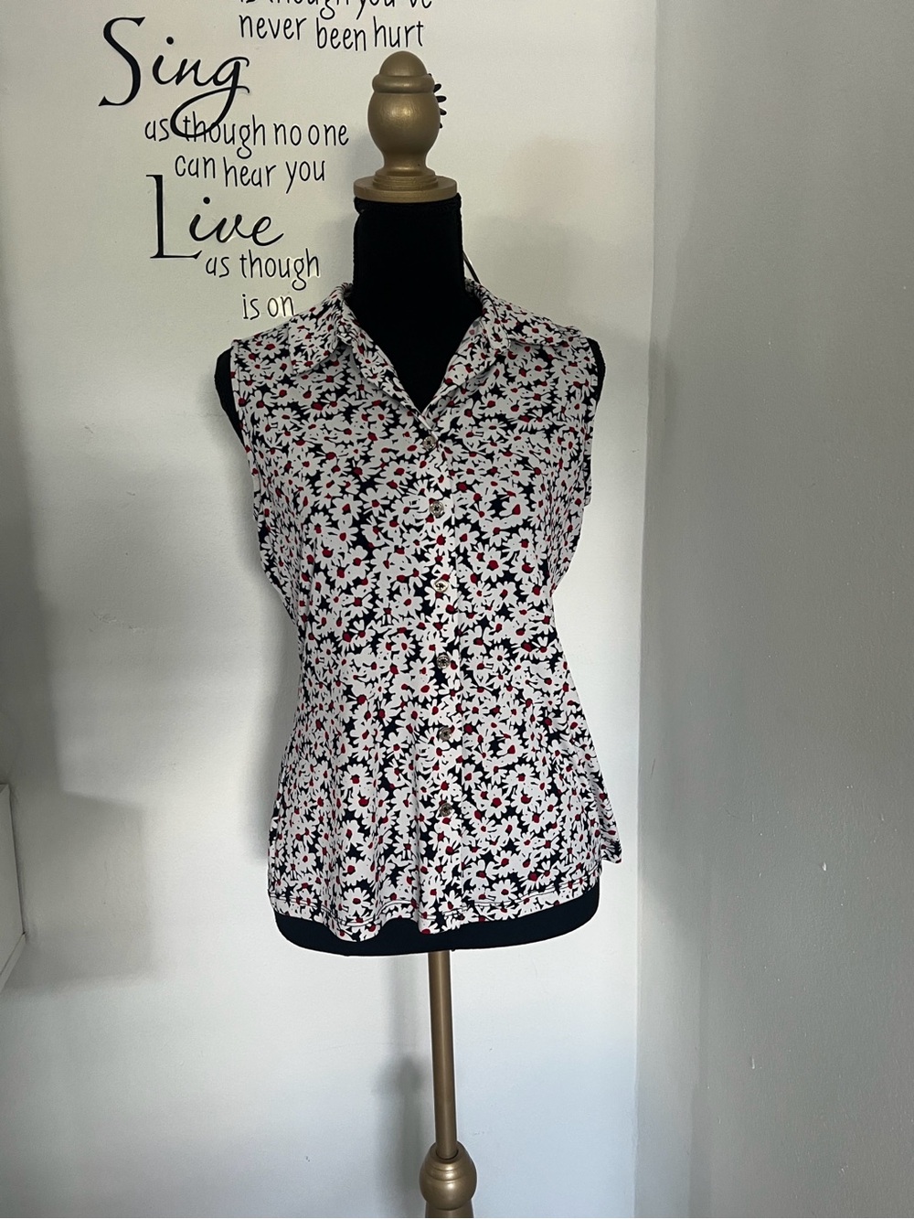 Tommy Hilfiger White Sleeveless Button-Front Top with Black & Red Floral Print